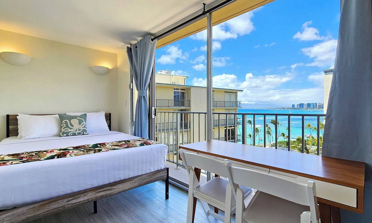 Diamond Head - Kapahulu - St. Louis Condo | 🌬1-Bedroom Diamond Head Retreat w/stunning Ocean Views & Full Kitchen🌬