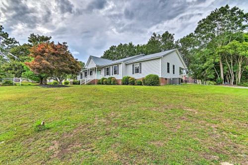 Lillington House | 1 Mi to Cape Fear River: Pet-Friendly Retreat