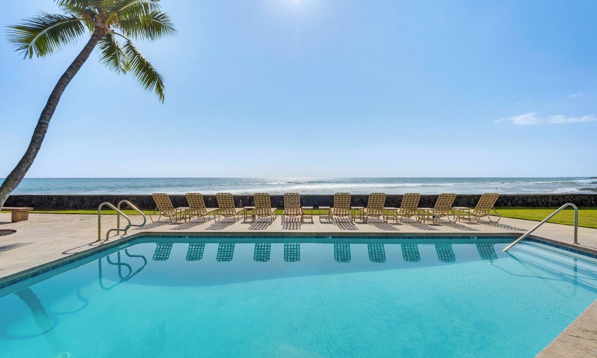 Kailua-Kona Condo | 1 Mi to Magic Sands: Waterfront Big Island Condo