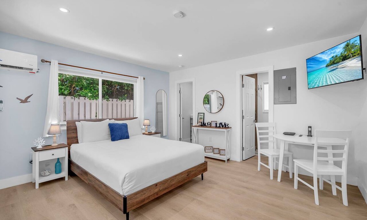 North Beach Apartment | #2 - Beachside Studio Steps to Hollywood Beach