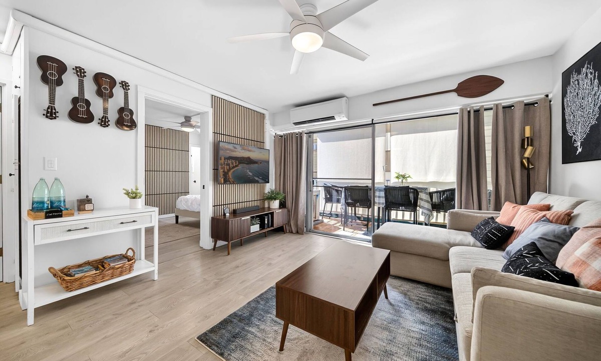Waikiki Condo | 2 bedroom 2 bath ~ Free Parking ~ minutes from the beach ~ 4 beds, sleeps 7