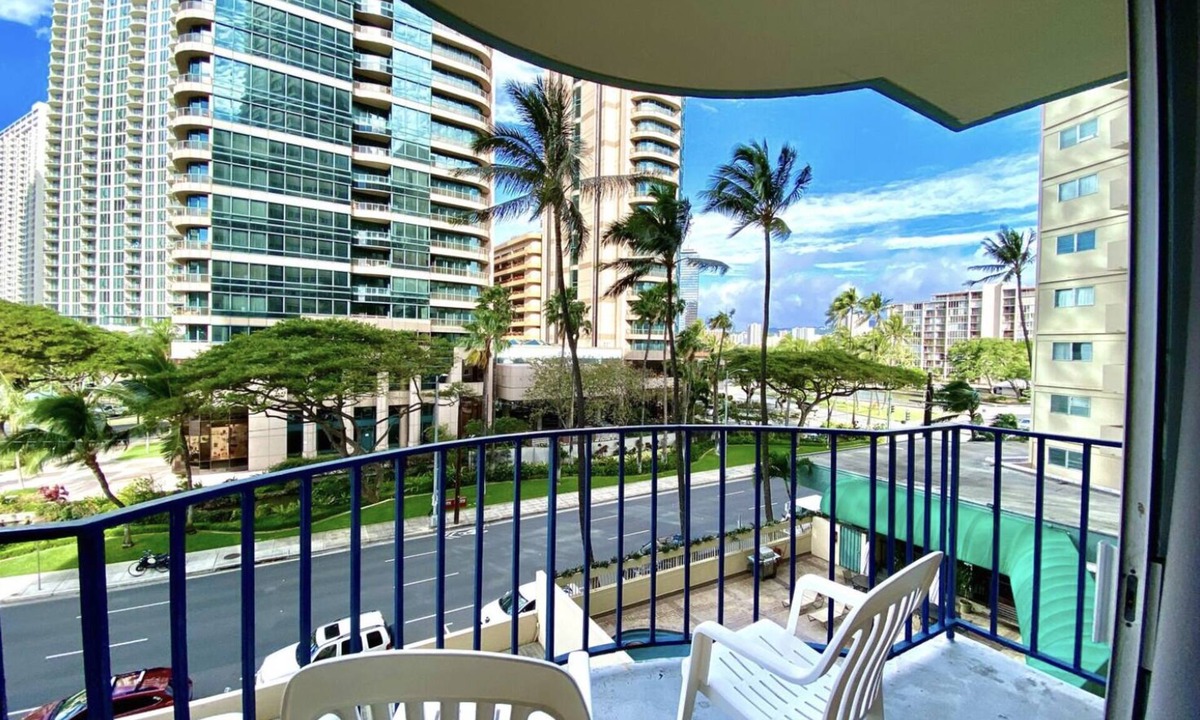 McCully - Moiliili Apartment | 2 Bedroom Waikiki Vacation Rental