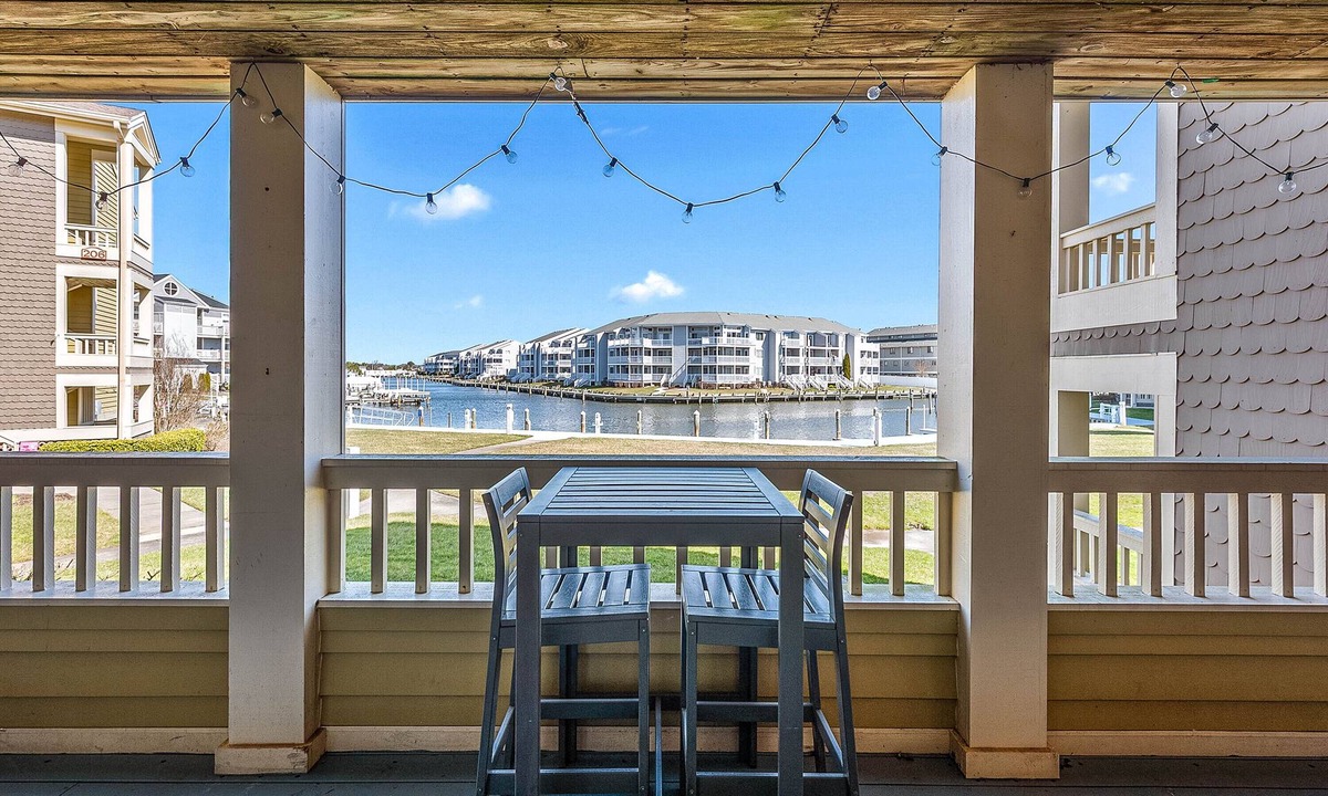 Heron Harbour Isle Condo | 2 BR Waterfront Condo w/pool! 1st floor, Patio, W/D, 10-min walk to the beach