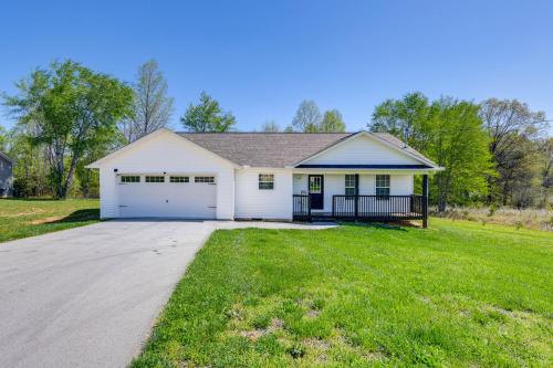 White Pine House | 2 Mi to Douglas Lake, Boat Ramp: White Pine Home!