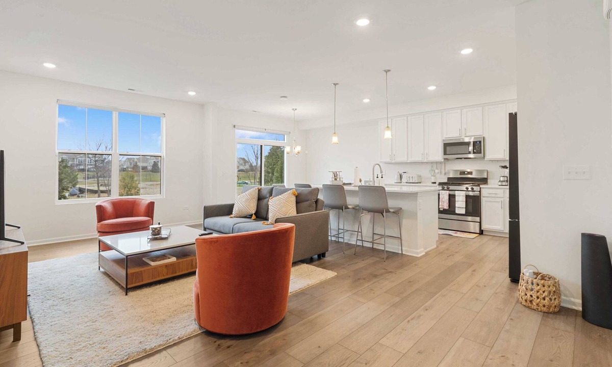 Fox Valley House | 2BStylish Townhome｜Garage Access｜Washer&Dryer｜Perfect for Long Stays! #42324