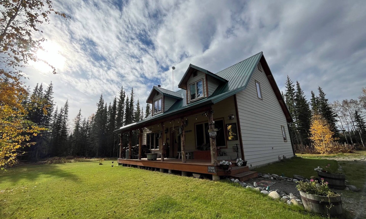 Deltana House | 3-bedroom 2 1/2 Bath house Delta Junction close to Clearwater Campground