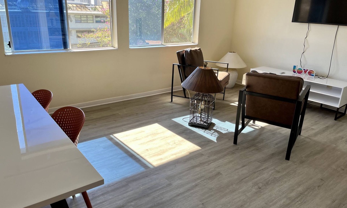 Chinatown Apartment | 3 bedrooms centrally located in Honolulu