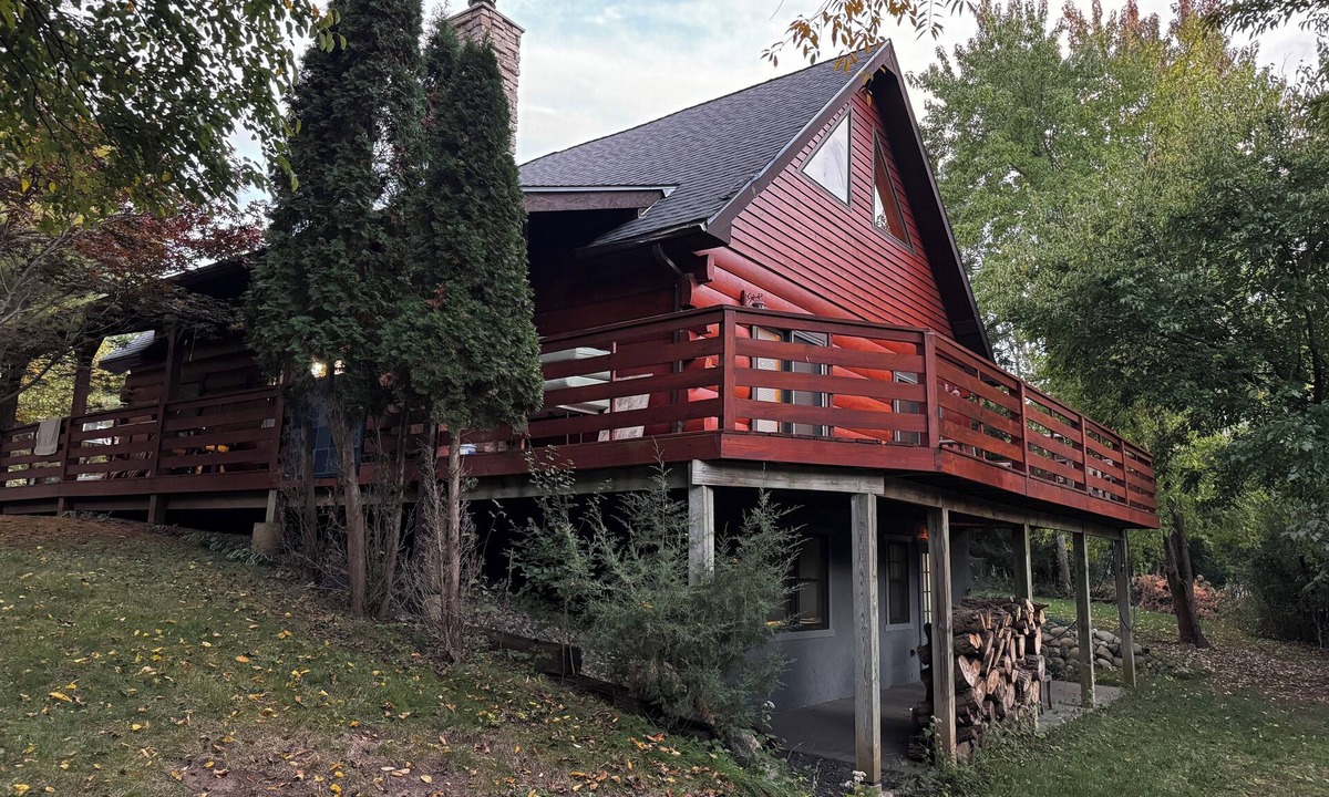 Zenda House | 4-bedroom 3 full bath, house in amazing Lake Geneva with AC.