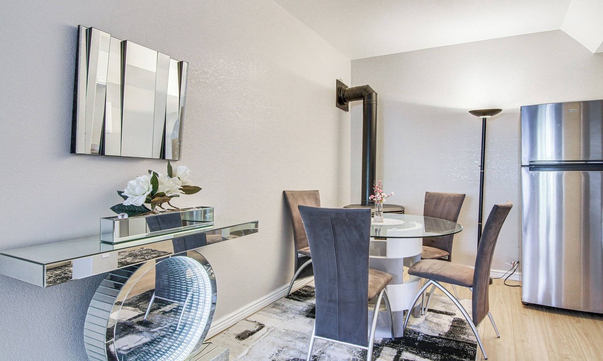 Southwest Colorado Springs Apartment | 4 Mi to Broadmoor! Apt w/Movie Theater & Mtn View