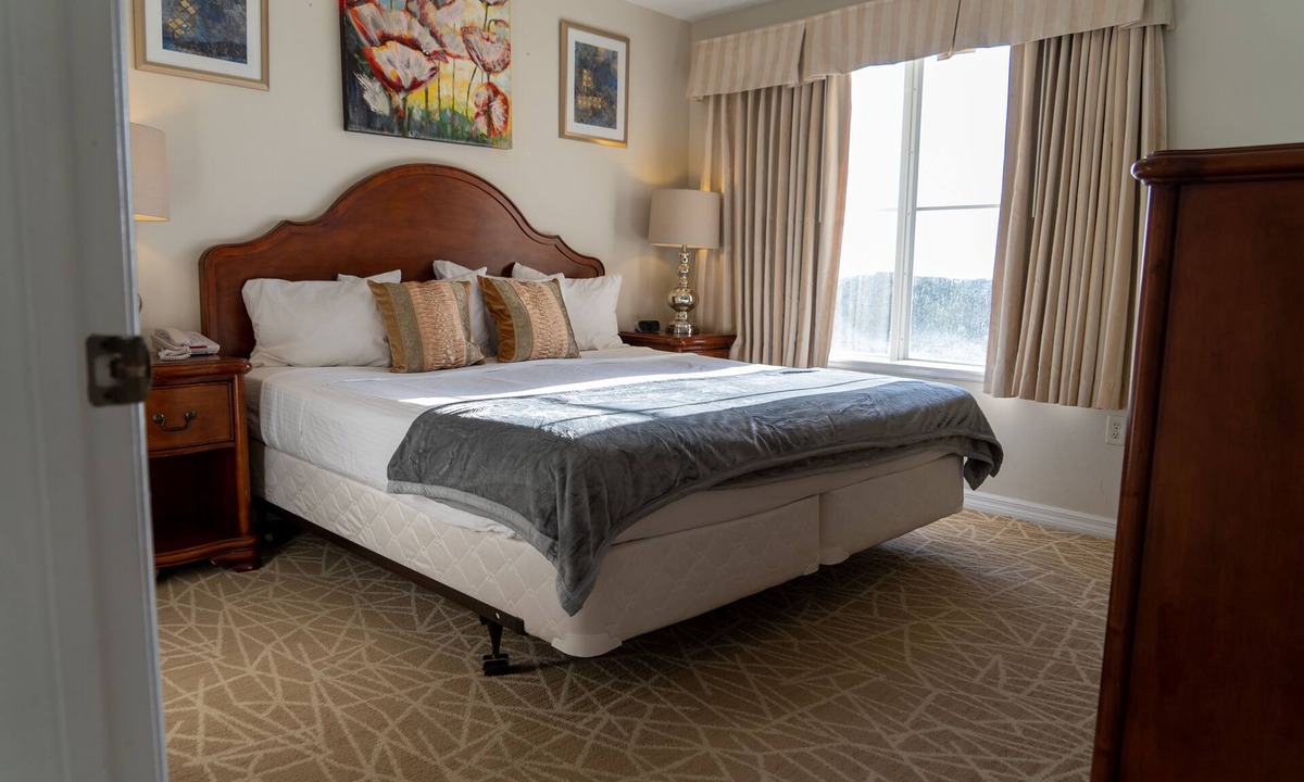 Florida Center Apartment | 705 S Luxury 1Bedroom pool and Universal view