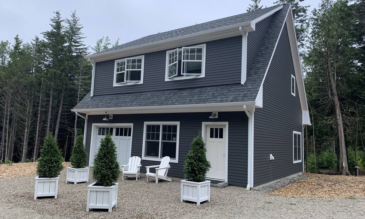 Southwest Harbor Apartment | Acadia Quiet side Studio. Modern feel in the quaint Maine woods. Full kitchen.