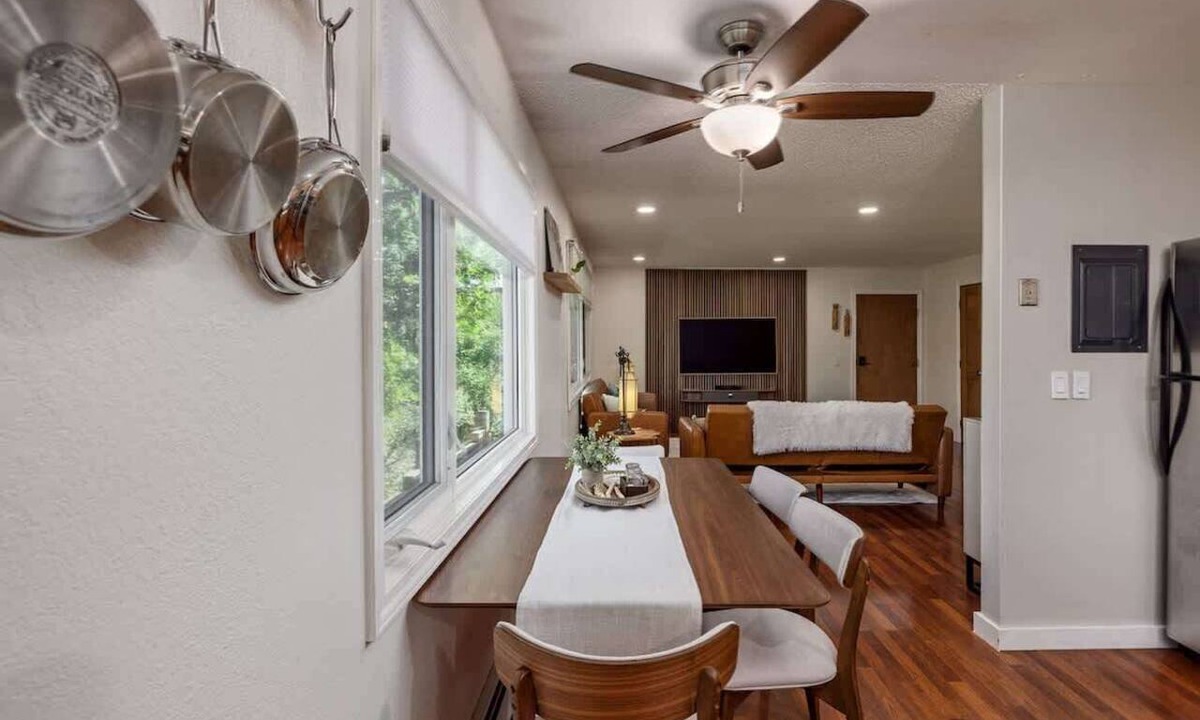Downtown Anchorage Apartment | Artistic downtown 2br king bed