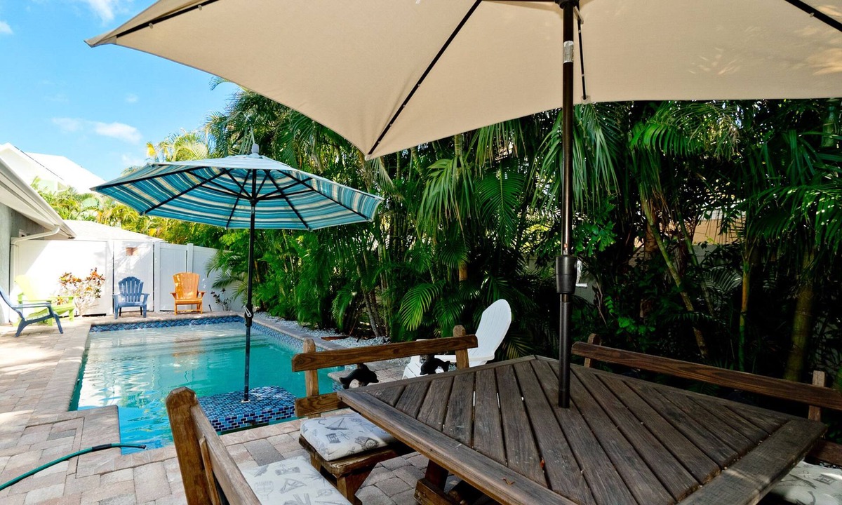 Holmes Beach House | Beach Days, Poolside Nights & Island Memories