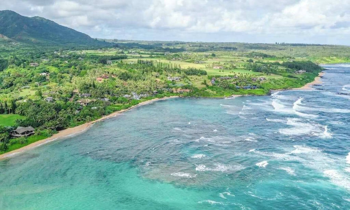 Anahola House | Beachfront Anahola Home with Ocean Views, Hot Tub & Beach Gear