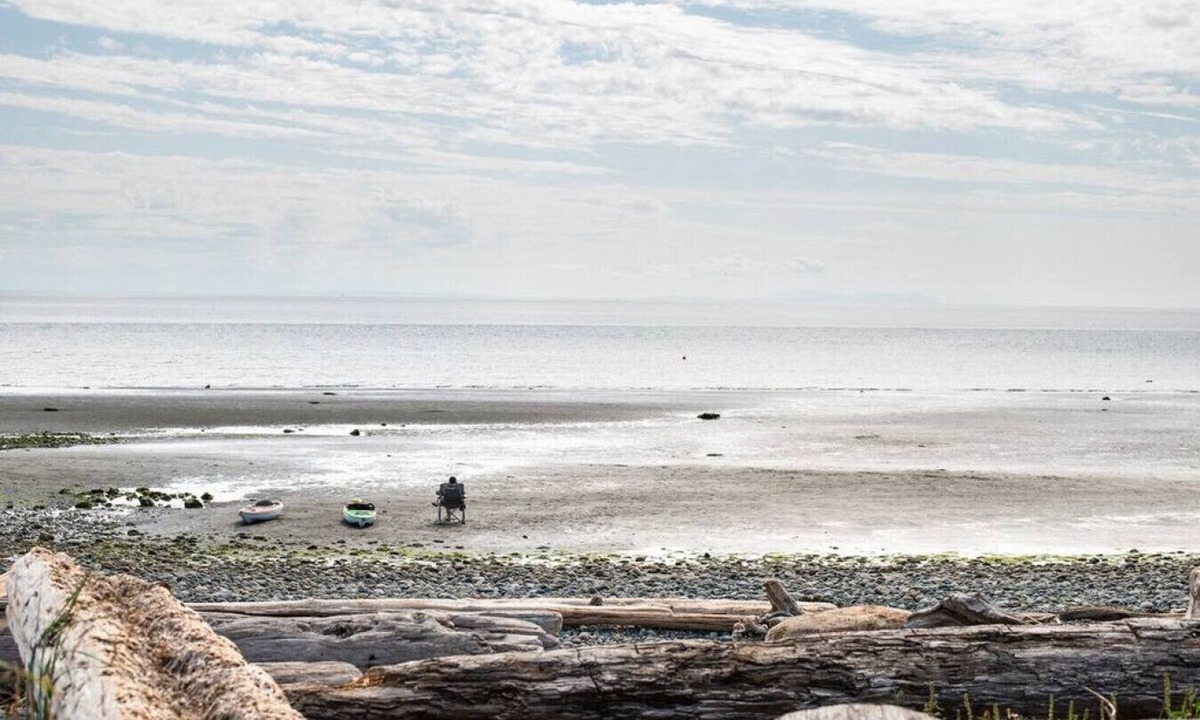 Campbell River House | Beachfront | Sandy Shore, Near Mt. Washington