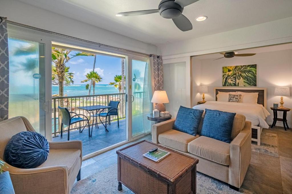 Wailua Apartment | Beachfront with AC, walkable and central