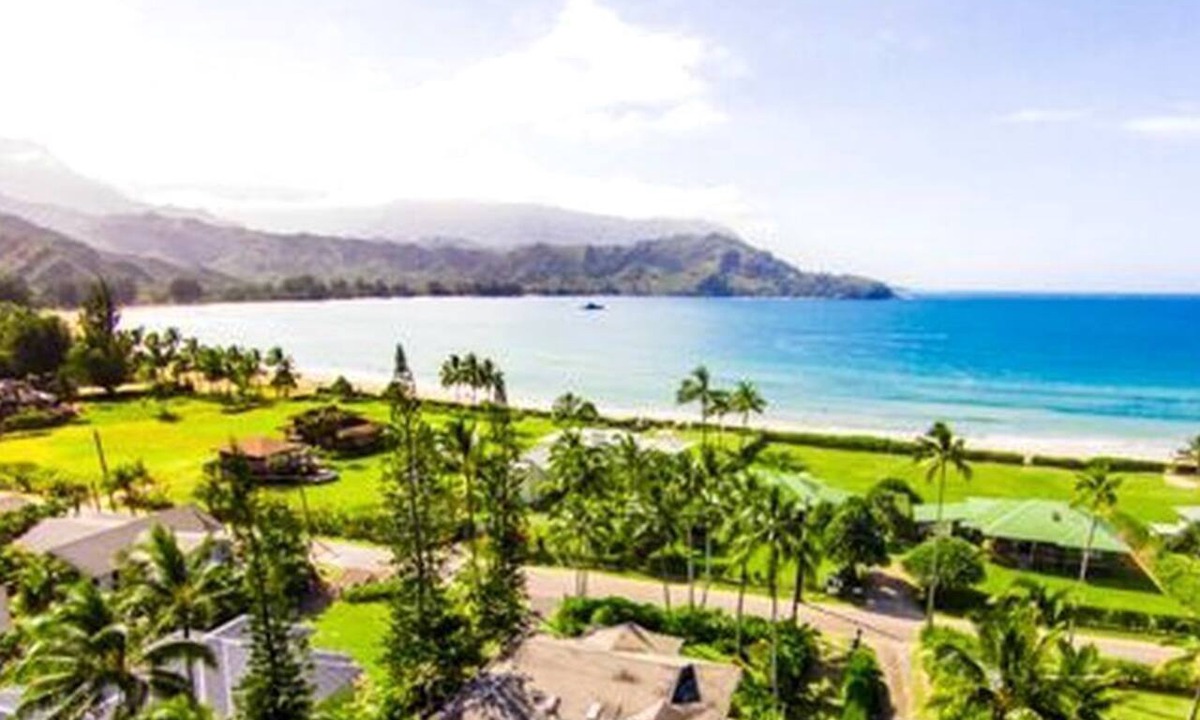 Hanalei House | Beachside Getaway on Hanalei Bay the Island of Kuaui, Hawaii