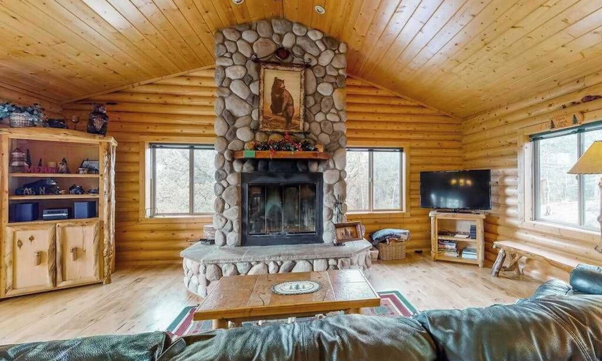 Rainbow Valley Cabin | Bear Crossing - Mountain-View Home Hot Tub & Fireplace