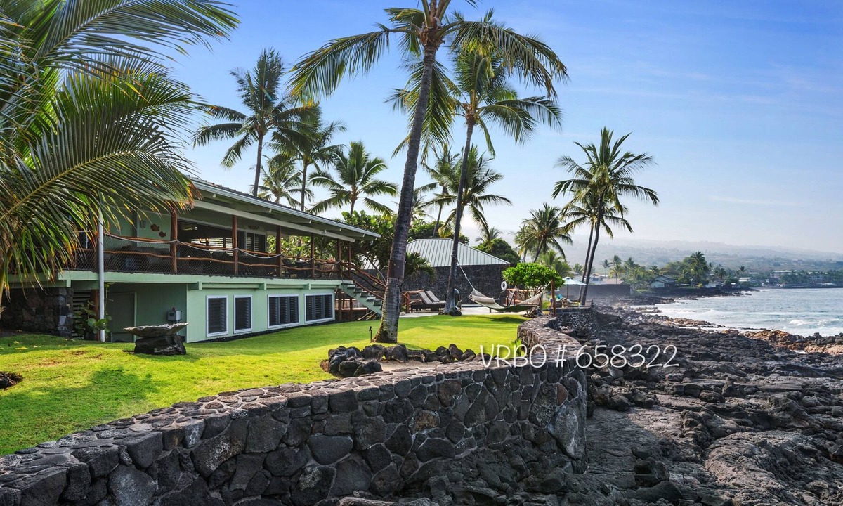 Kahaluu Bay House | 🌺Beautiful gated Private Oceanfront Home, beautiful tiled pool & Spa
