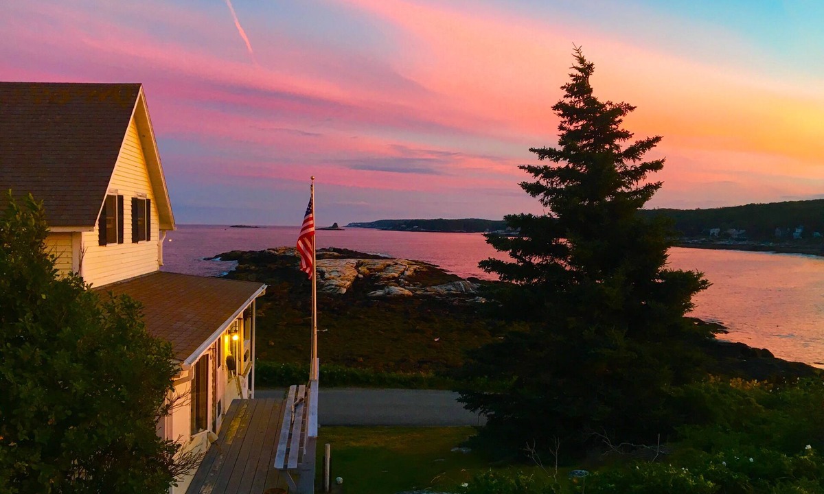 Chamberlain Cottage | Beautiful Oceanfront Cottage near New Harbor Maine and Pemaquid Point