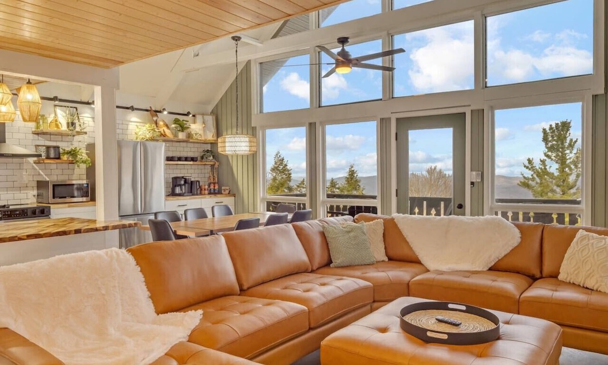 Beech Mountain Ski Chalet | Boho Chalet w/Mountain Views