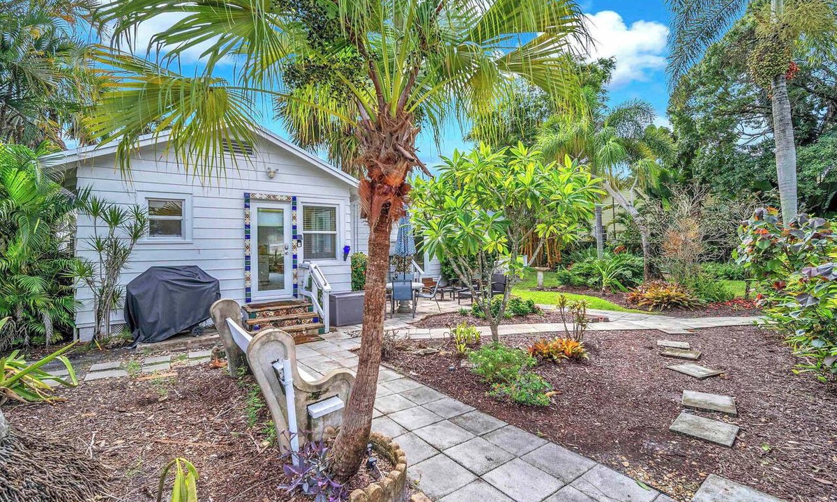 Tarpon River House | Bromeliad Bungalow - Tropical Garden Retreat