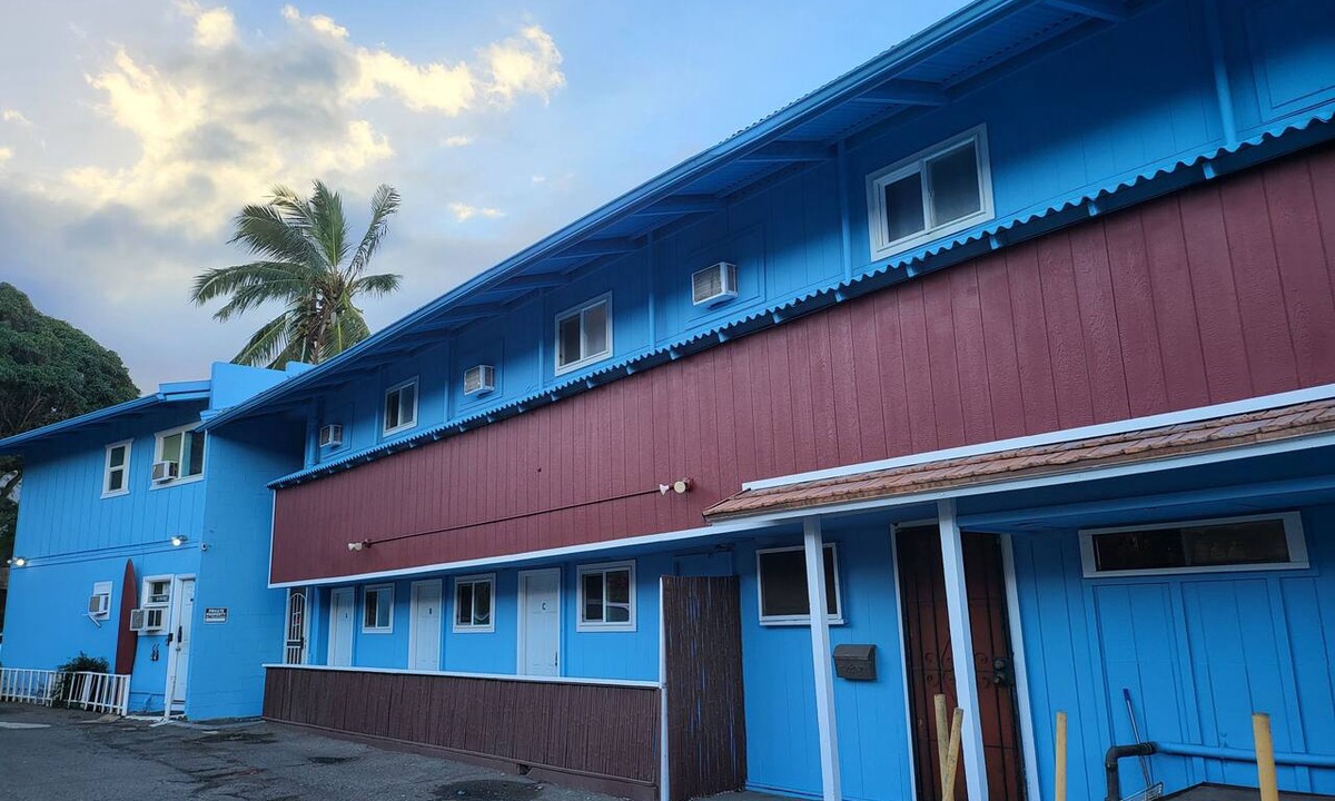 Wailuku Apartment | Budget Downtown Studio-J w/Queen Bed, Micro-Kitchen AC, WIFI & 4 free Streamers