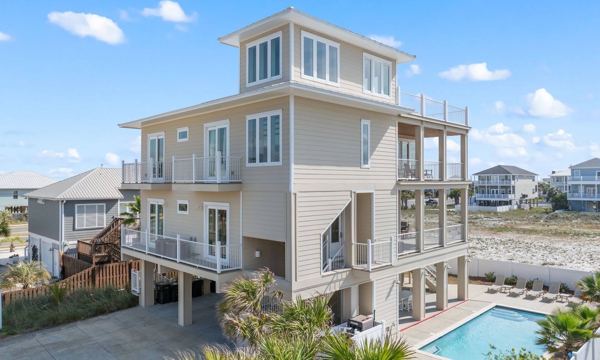 Villa Primera House | Castle de Playa 🌊 Gulf-View Estate w/Pool, Rooftop Deck + Elevator