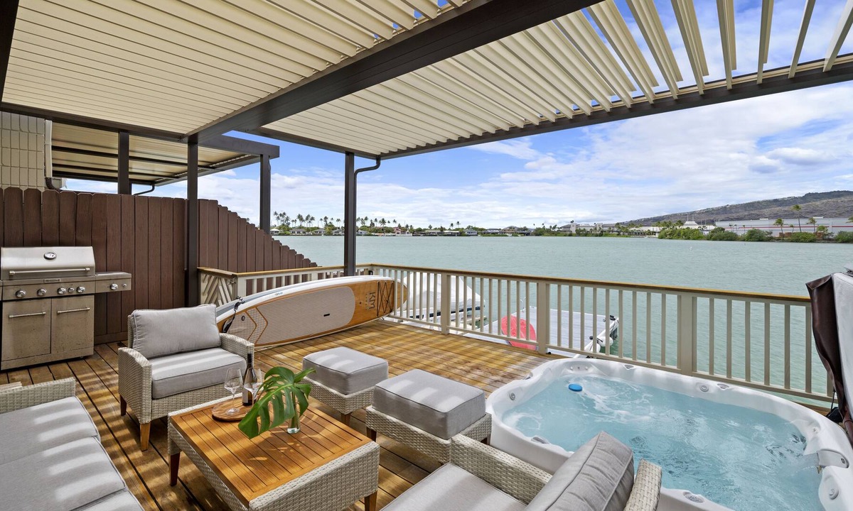 Portlock House | Cheerful, 3 bedroom, Waterfront Townhome with Spa! NO CLEANING FEE!