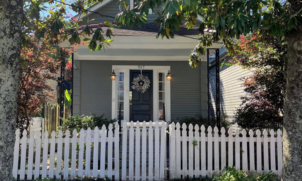 Carrollton House | Classic 2bd/1ba Carrollton Cottage near Streetcar line & River