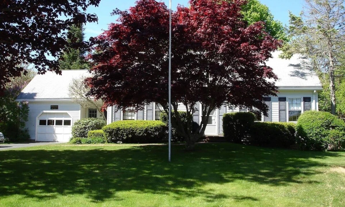 Mid-Coast and Islands House | Classic 3 bedroom cape on the stunning coast of Maine, sleeps 6- 8 people