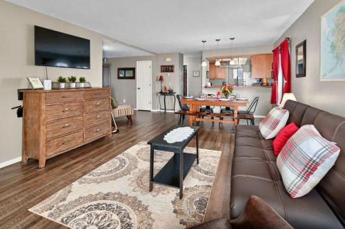 Kenai House | Classic AK Townhome 2BR 2BA