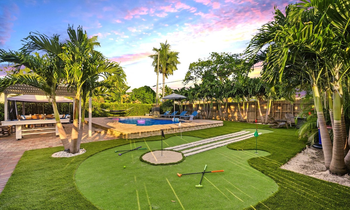 South Lake House | Coastal Dream Oasis/4 Bed rooms/Mini Golf/Game Room/Htd Pool/BBQ