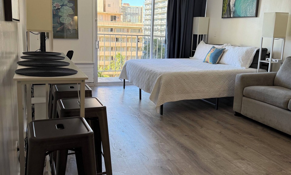 Waikiki Apartment | Comfy studio, King bed, kitchen & parking included with stay
