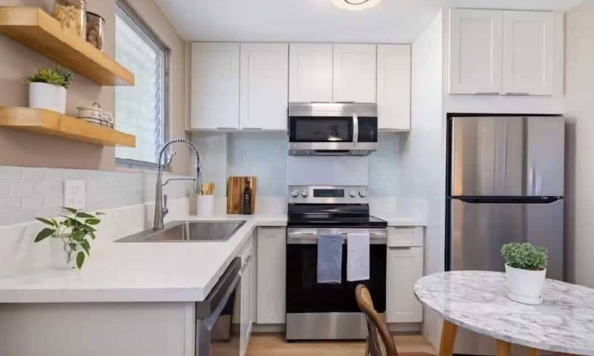 McCully - Moiliili Apartment | Contemporary & Renovated Honolulu Suite w/AC