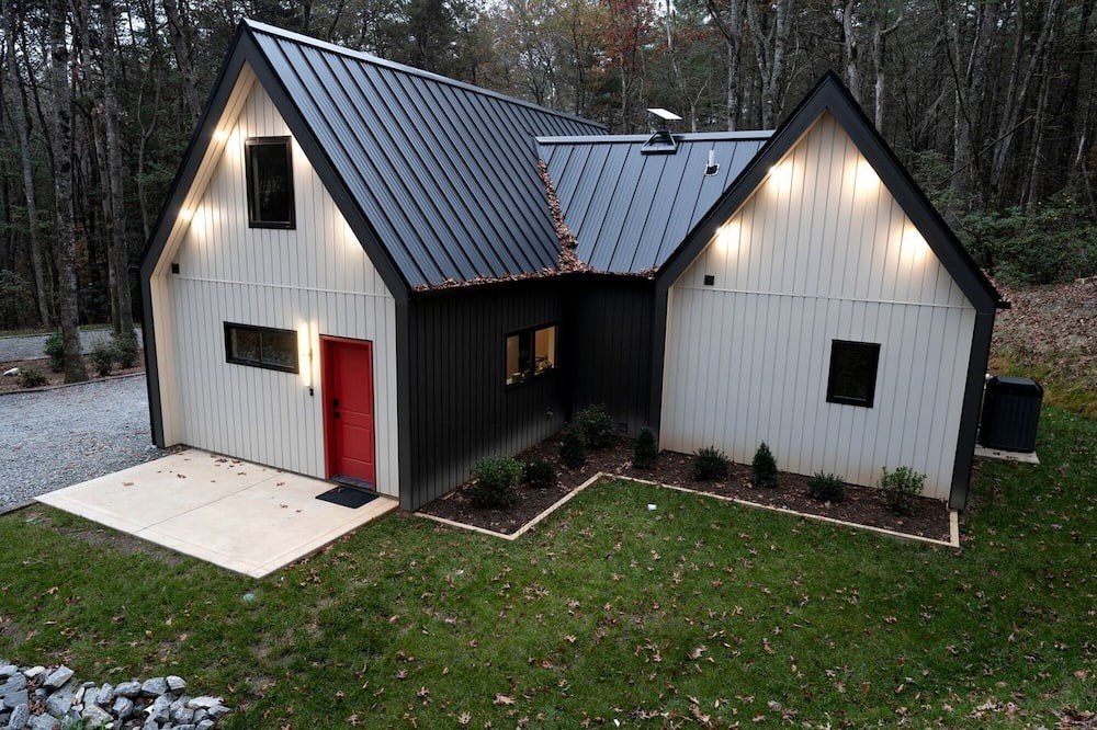 Balsam Grove House | Cozy and Secluded Cottage in the Woods of Western North Carolina, near Pisgah National Forest