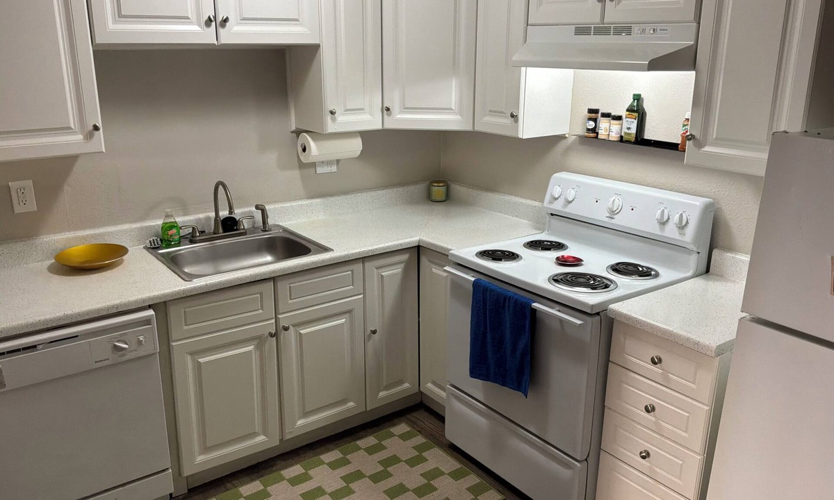 Central Colorado Springs Apartment | Cozy apartment in beautiful southwestern Colorado Springs