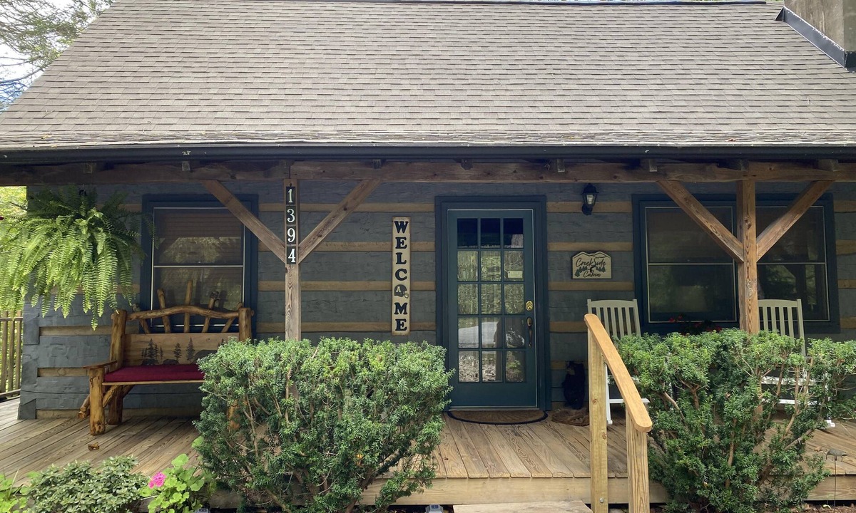 Boone Cabin | Cozy cabin on Howard's Creek! Near Skiing/Snow Tubing/ASU/Hiking/Breweries/Wine!