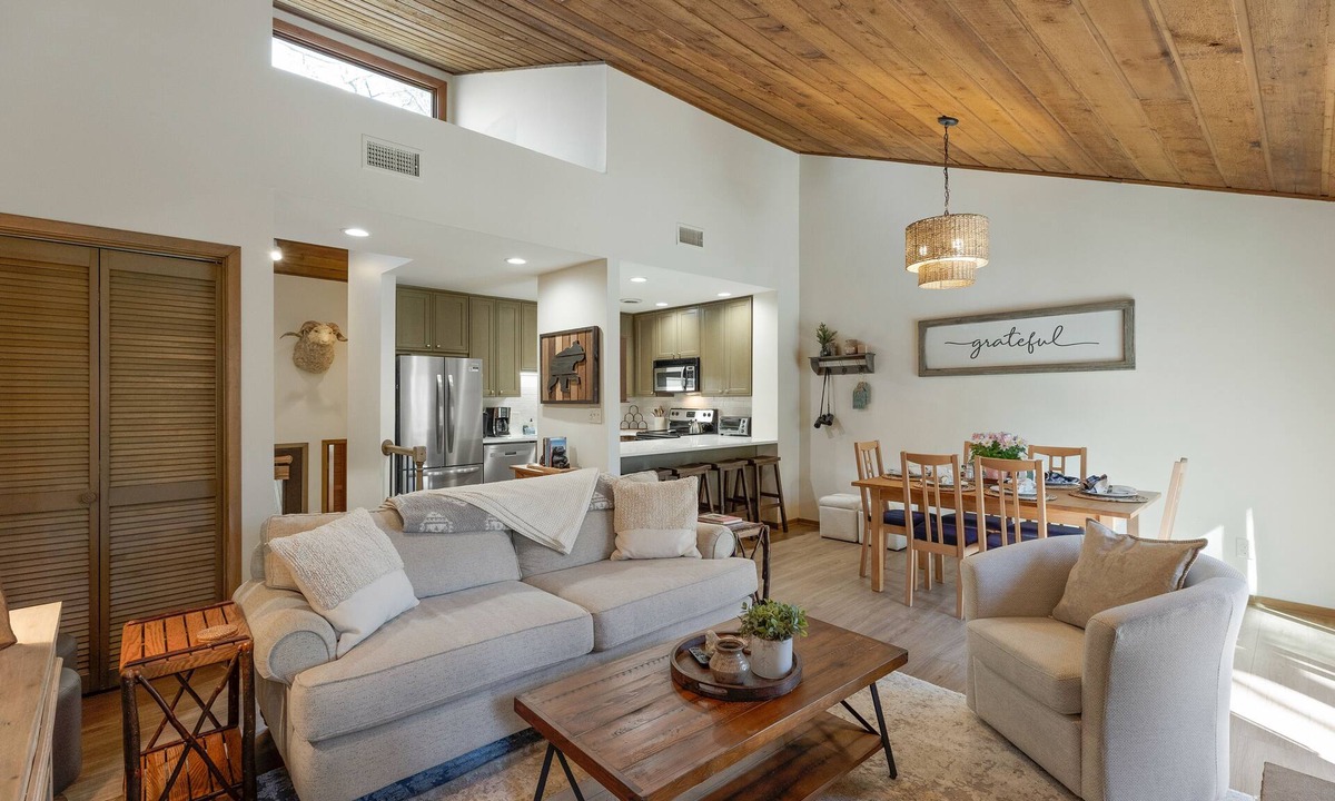 Sapphire Villa | Cozy Mtn Retreat minutes from Sapphire Valley Resort. Renovated. Pet Friendly!
