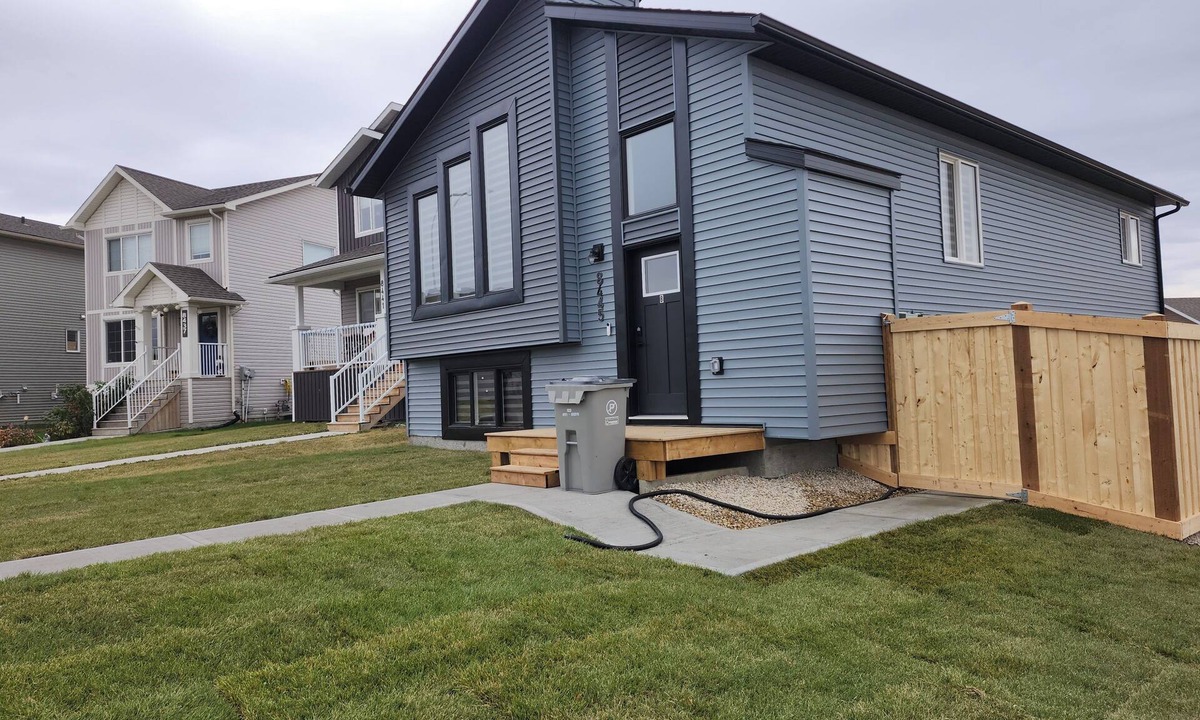 Grande Prairie House | Cozy Prairie