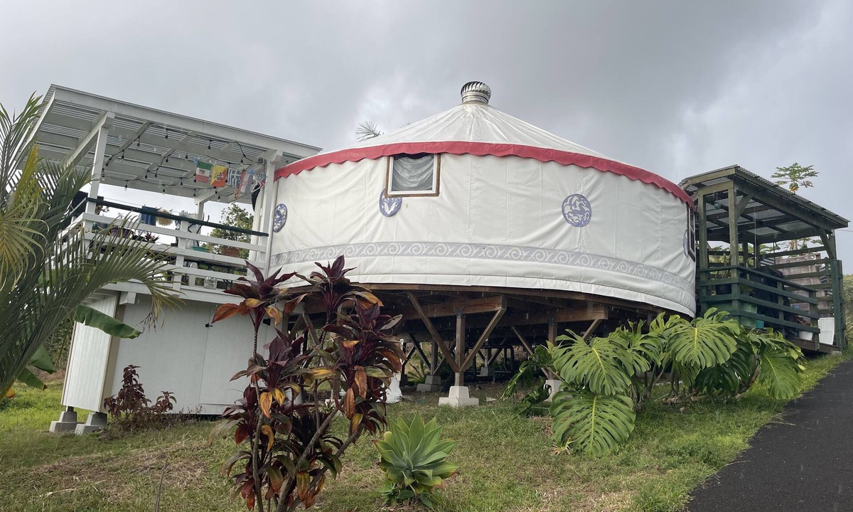 Honalo Cottage | Cozy Yurt retreat on a Coffee Farm in Holualoa. 8 mn from the Beach & shopping