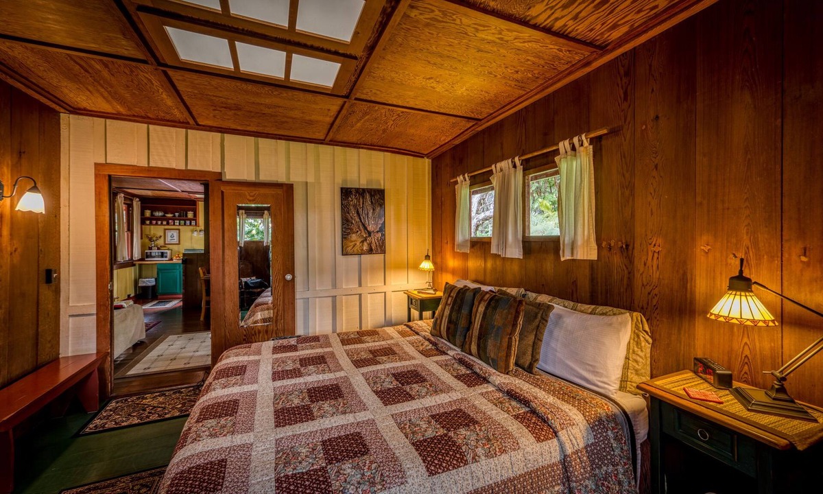 Volcano House | Crater Rim Cabin