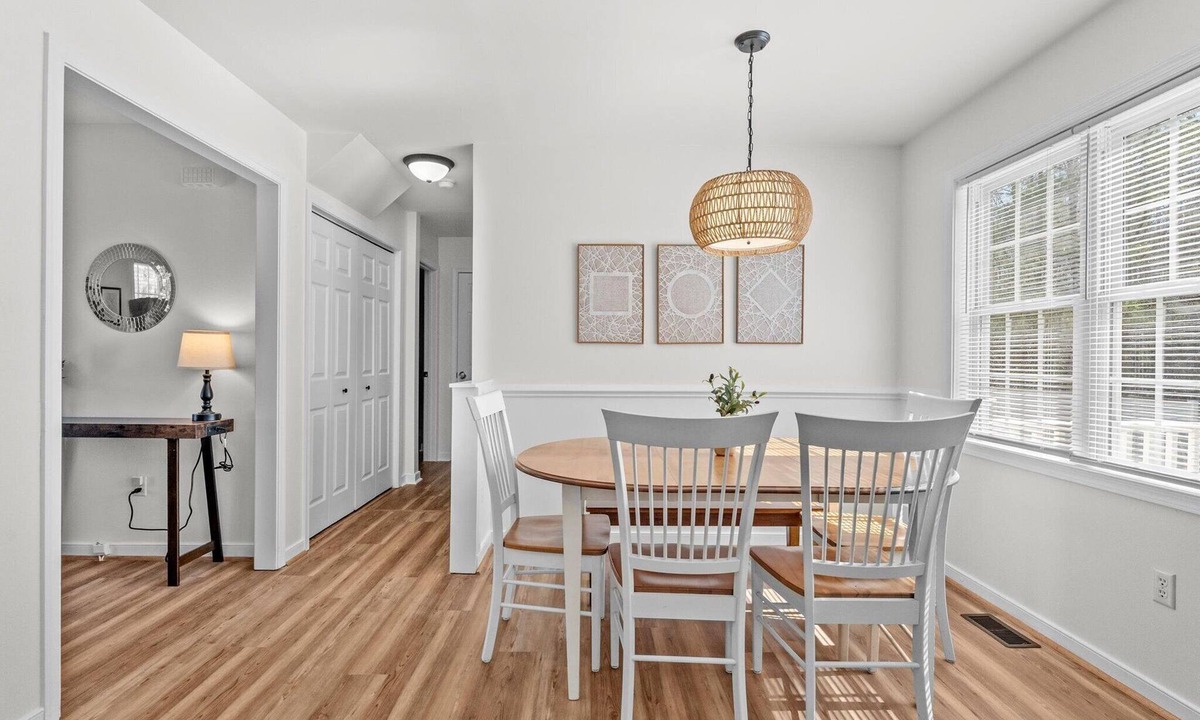 Midlothian House | Creekside Cottage in Midlothian, Pet Friendly: 4 bedroom, 2 baths - 5 total beds