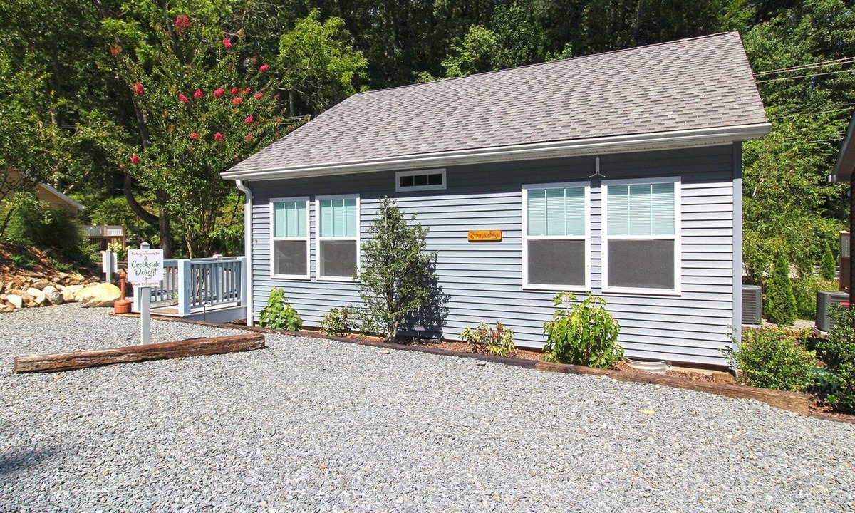 Bryson City Cottage | Creekside Delight Beautifully Equipped Creekside Cottage