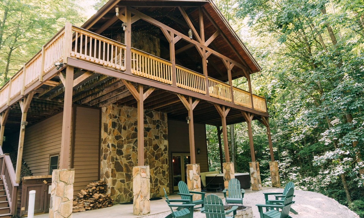Stanton Cabin | Creekside Oasis! A 3-bedroom cabin with a fantastic view in Birch Hollow.