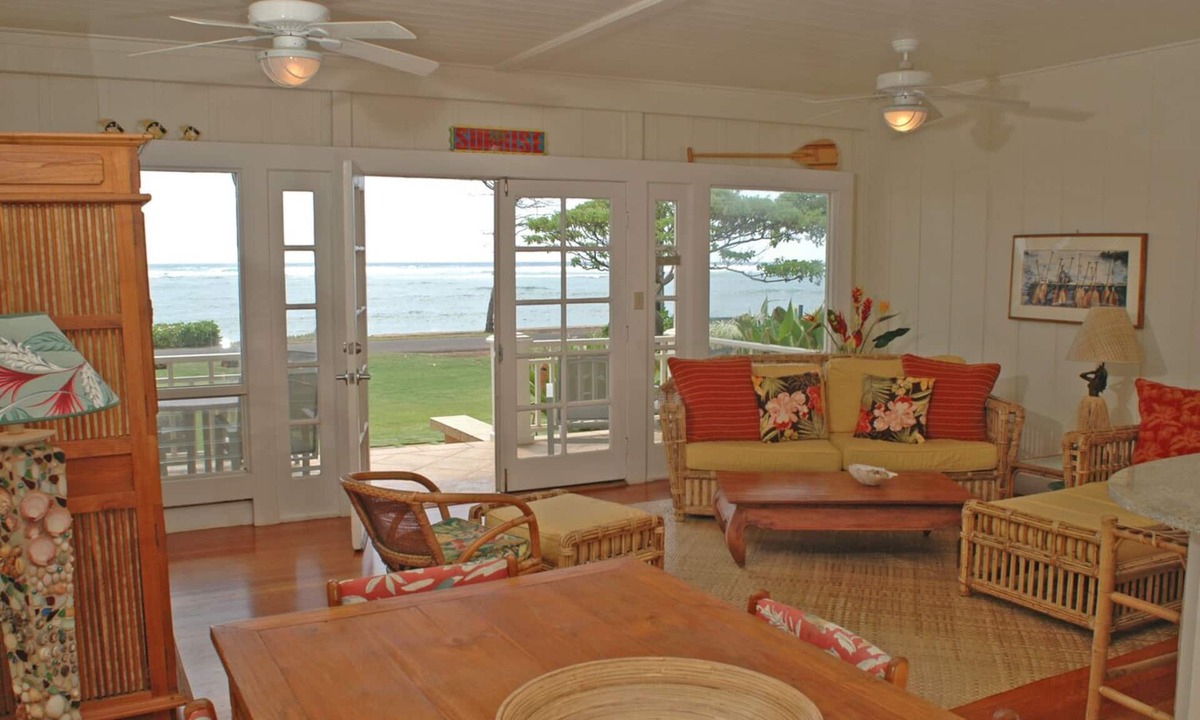 Kapaa Cottage | Dazzling Oceanfront Views in a Relaxing Vintage Cottage