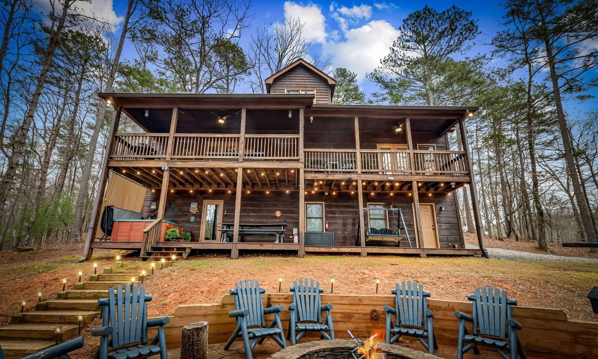 Ellijay Cabin | DeerWoodsLodge Hot Tub Fire Pit-Arcade-Large Groups-Family Reunion-Retreats