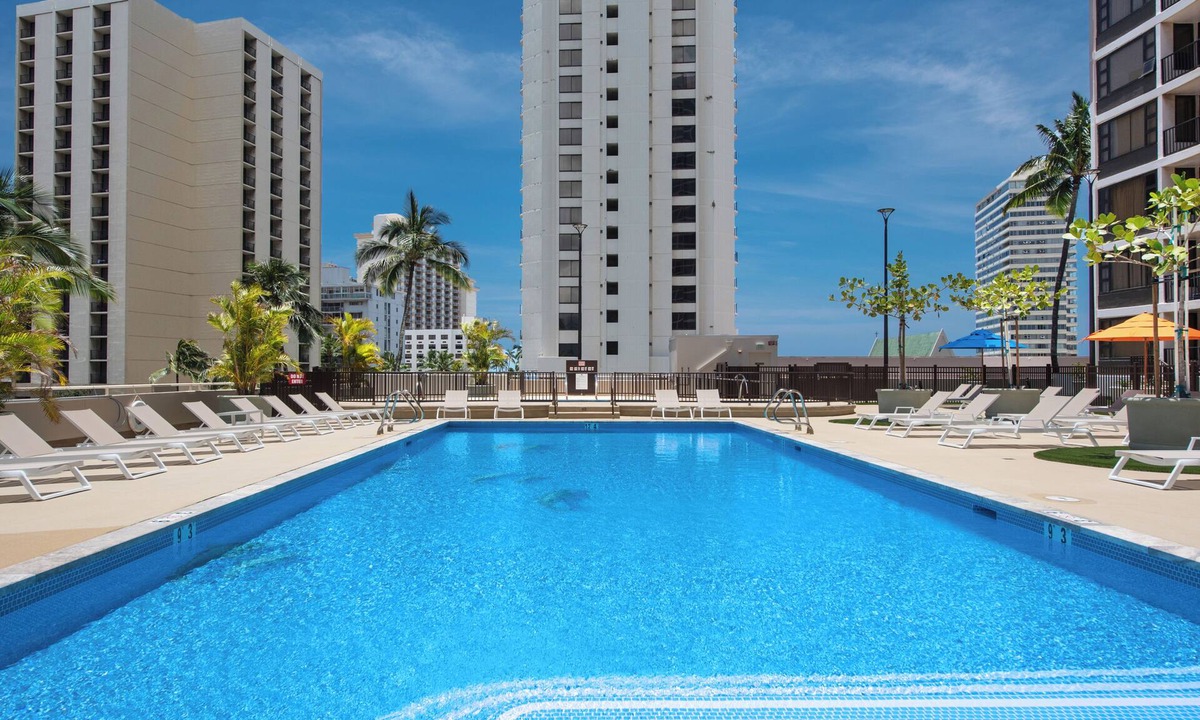 Waikiki Apartment | Diamond Head and Partial Ocean views with 2 Beds and Parking