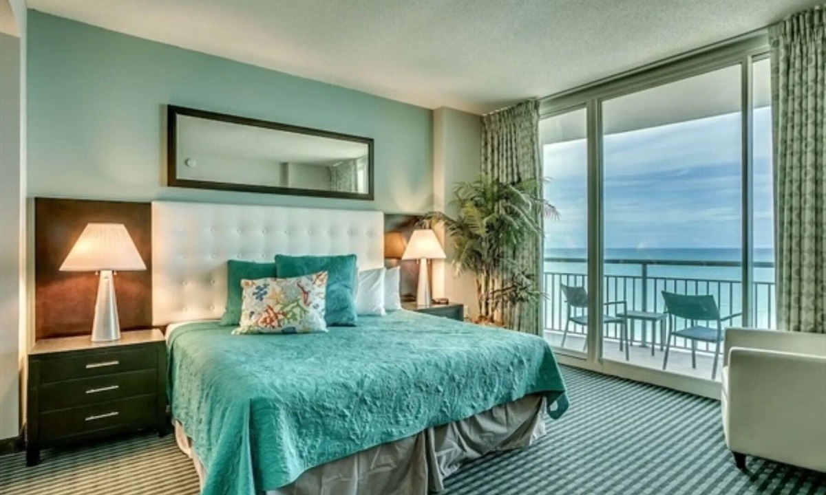 Downtown Myrtle Beach Condo | Discover comfort and coastal charm in this 3-bedroom Myrtle Beach condo