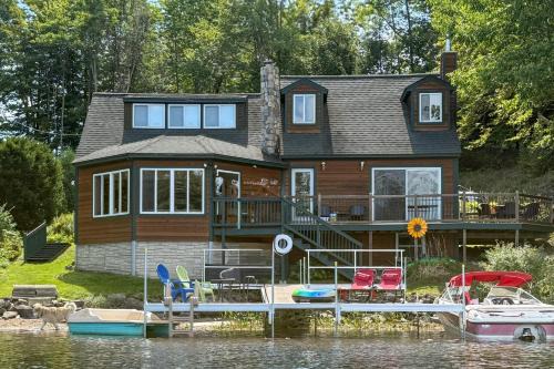 Dryden House | Dock & Views! Lakeside Family Escape in Wilton